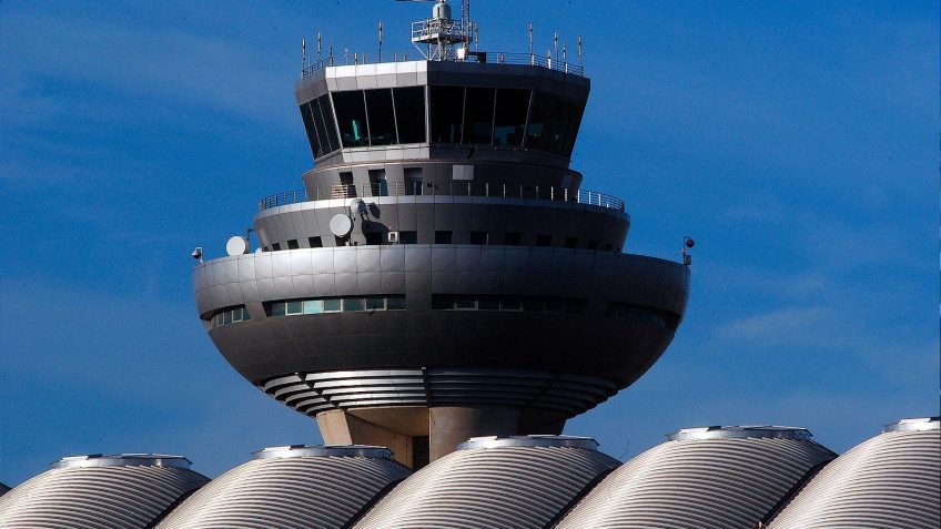 ENAIRE announces 130 openings for air traffic controllers in Spain