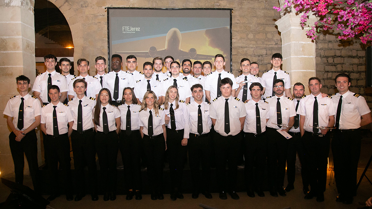 FTEJerez commemorates the graduation of over 30 cadets in the presence of leading European airlines representatives